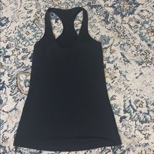 black lululemon tank top